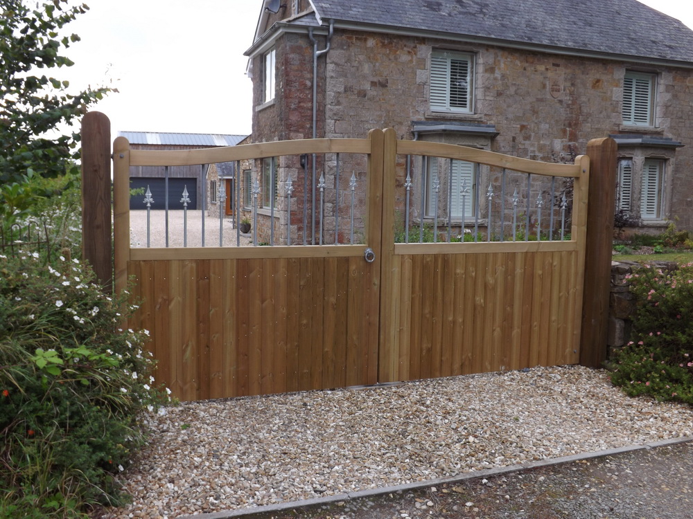 torridge gates sweeping top hartland with arrow heads